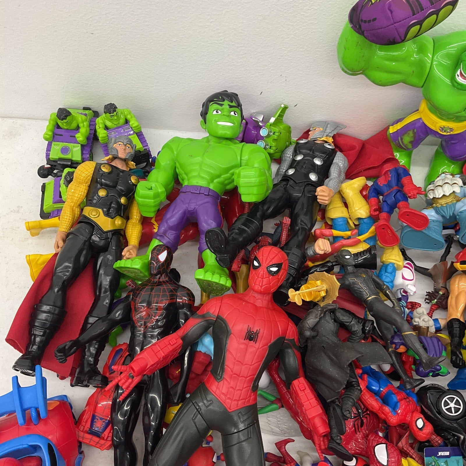 Random Mixed Loose Action Figures Toys LOT Preowned DC Marvel & Others 25 lbs - Warehouse Toys