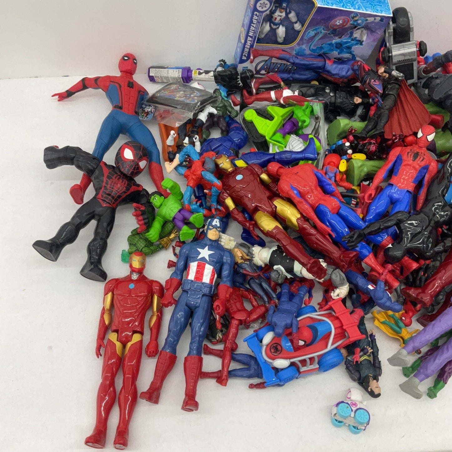 Random Mixed Loose Action Figures Toys LOT Preowned DC Marvel & Others 25 lbs - Warehouse Toys