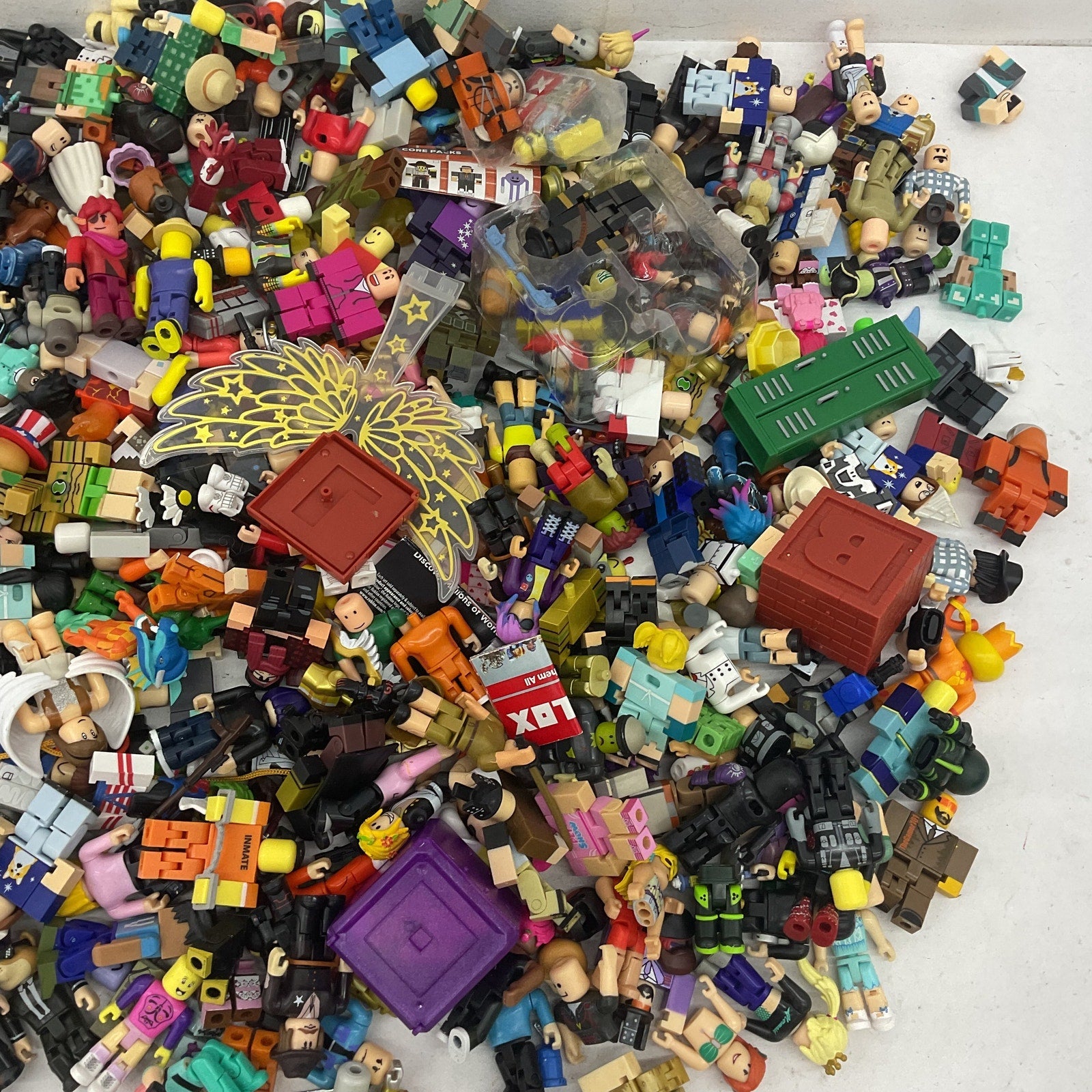 Roblox HUGE LOT 10 lbs Preowned Mixed Figures Accessories Toys Characters Random - Warehouse Toys