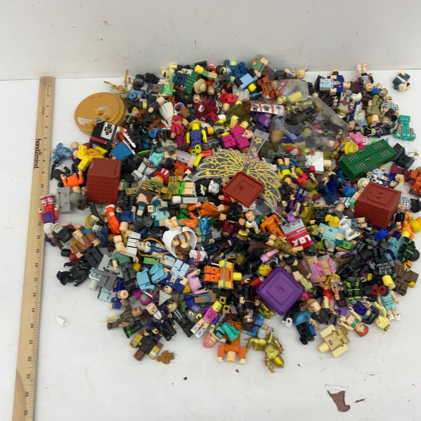 Roblox HUGE LOT 10 lbs Preowned Mixed Figures Accessories Toys Characters Random - Warehouse Toys