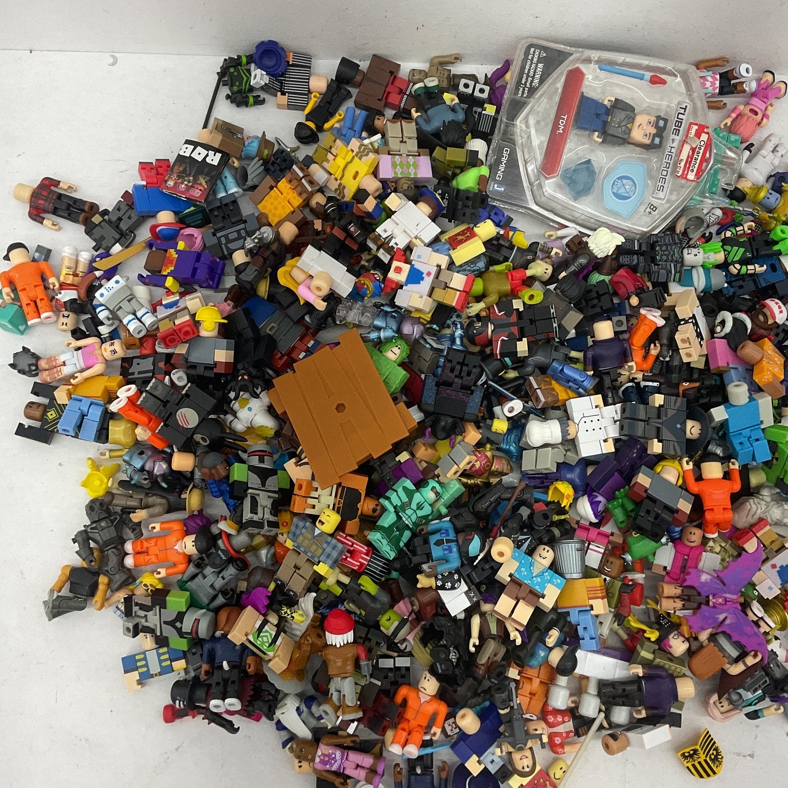 Roblox HUGE LOT 10 lbs Preowned Mixed Figures Accessories Toys Characters Random - Warehouse Toys