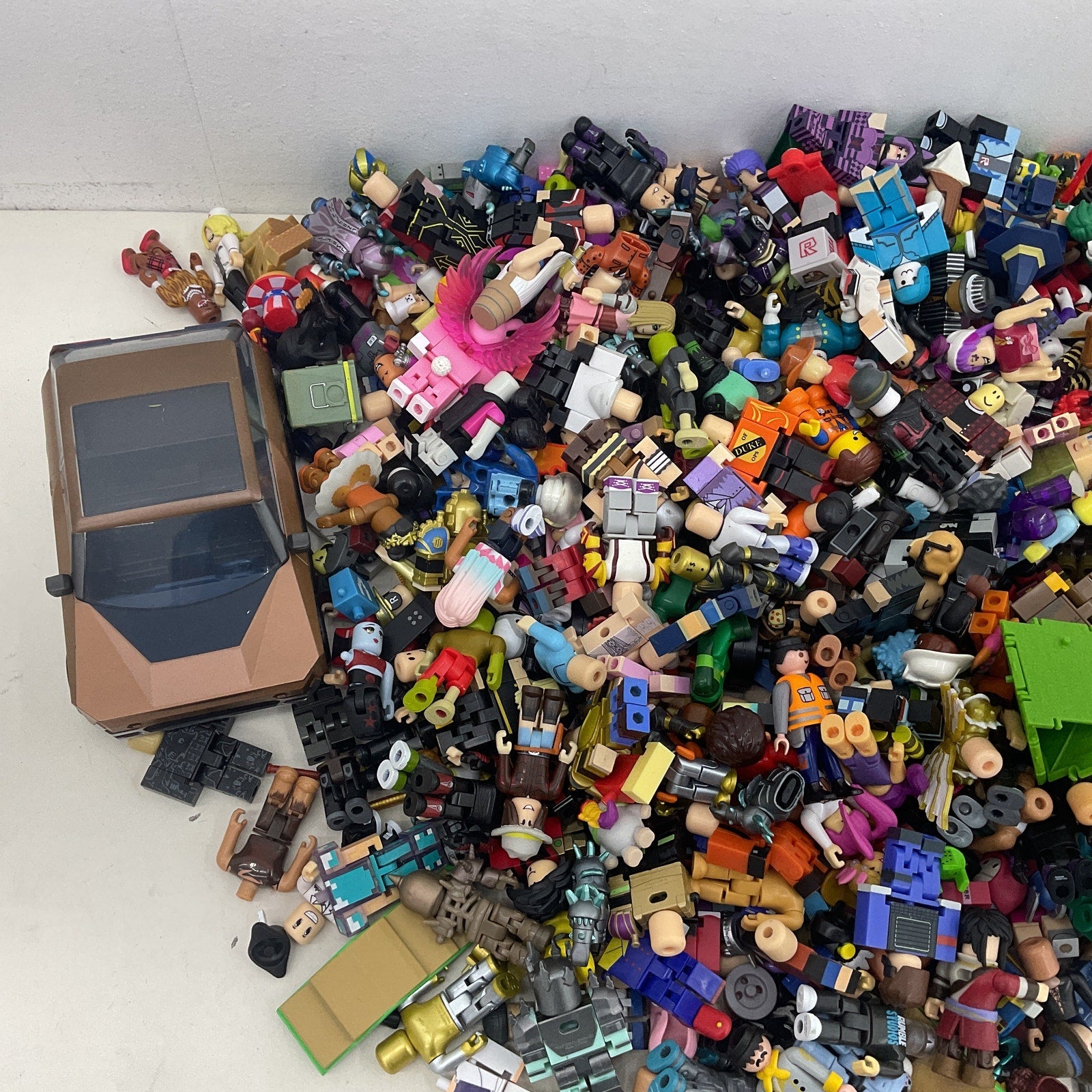 Roblox HUGE LOT 16 lbs Preowned Mixed Figures Accessories Toys Characters Random - Warehouse Toys