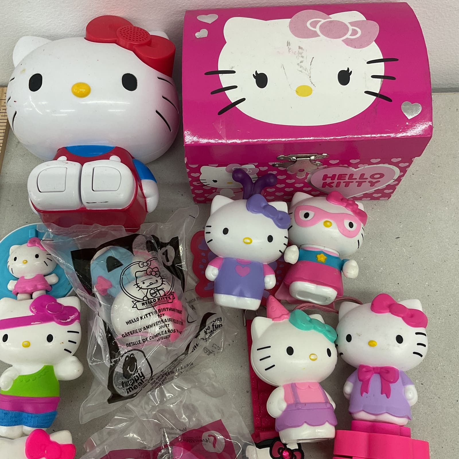 Hello kitty selling mega lot :)