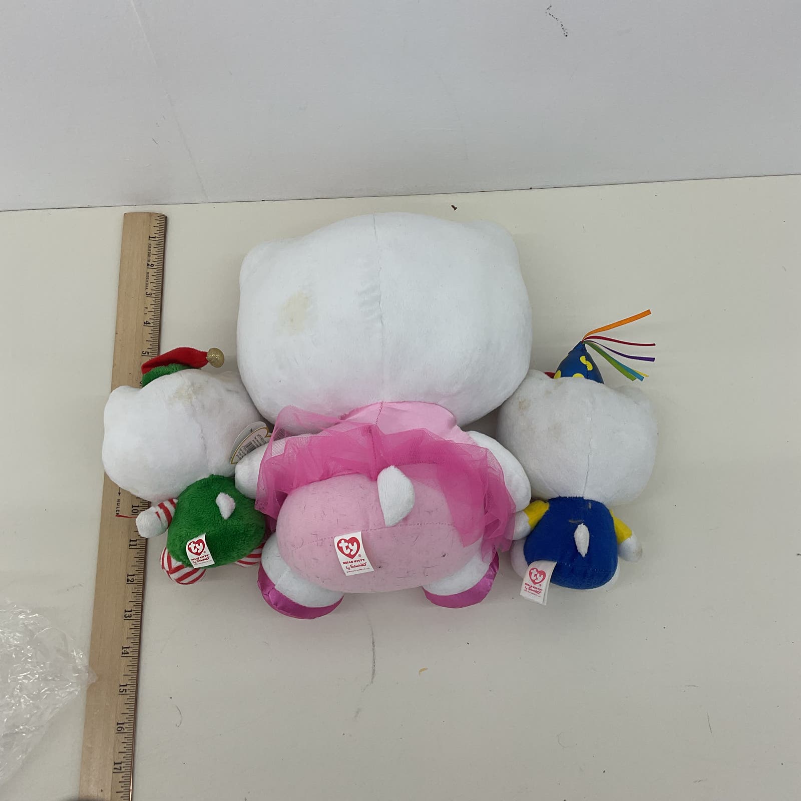 Sanrio White Mixed LOT Hello Kitty Character Plush Dolls Used - Warehouse Toys