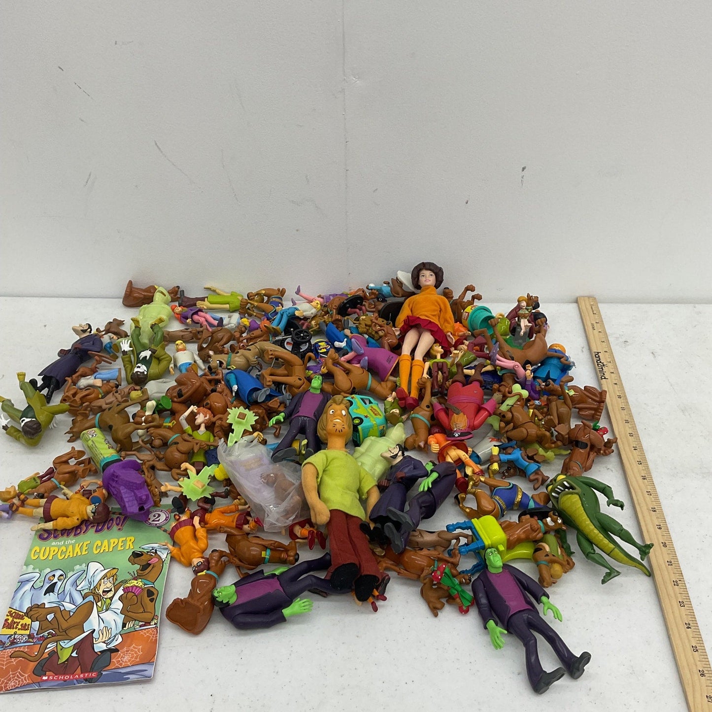 Scooby Doo Action Figures Toys Play Dolls Velma Shaggy Preowned LOT 10 lbs Mixed - Warehouse Toys