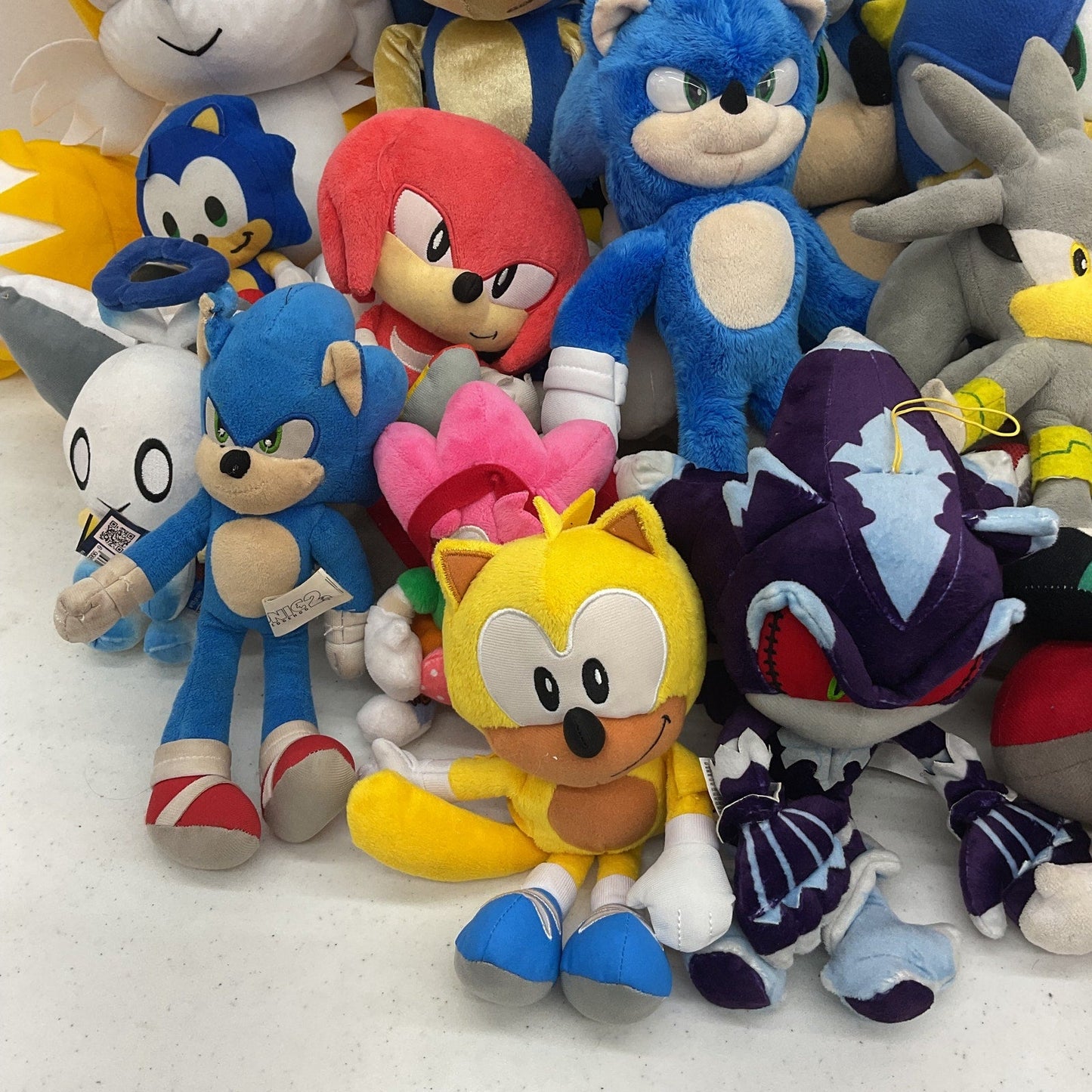 Sonic the Hedgehog Stuffed Animals Tails Knuckles LOT Preowned 13 lbs Amy - Warehouse Toys