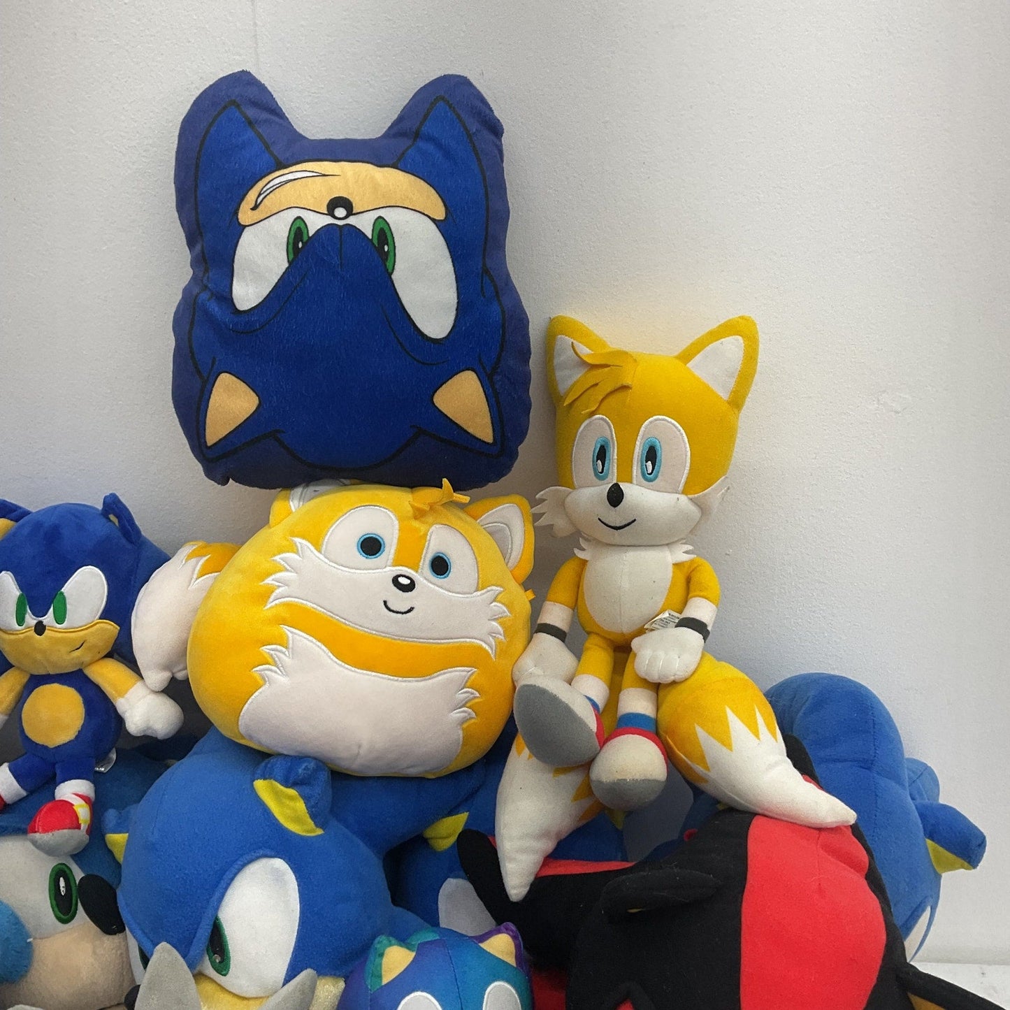 Sonic the Hedgehog Stuffed Animals Tails Knuckles LOT Preowned 13 lbs Amy - Warehouse Toys