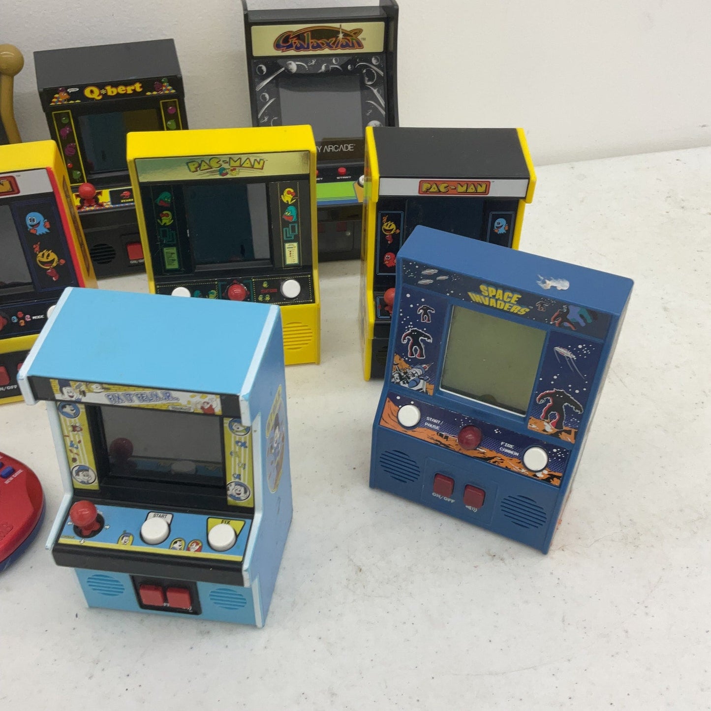 UNTESTED LOT Mini Arcade Cabinets Slot Handheld Video Games Tetris Pacman 11 lbs - Warehouse Toys