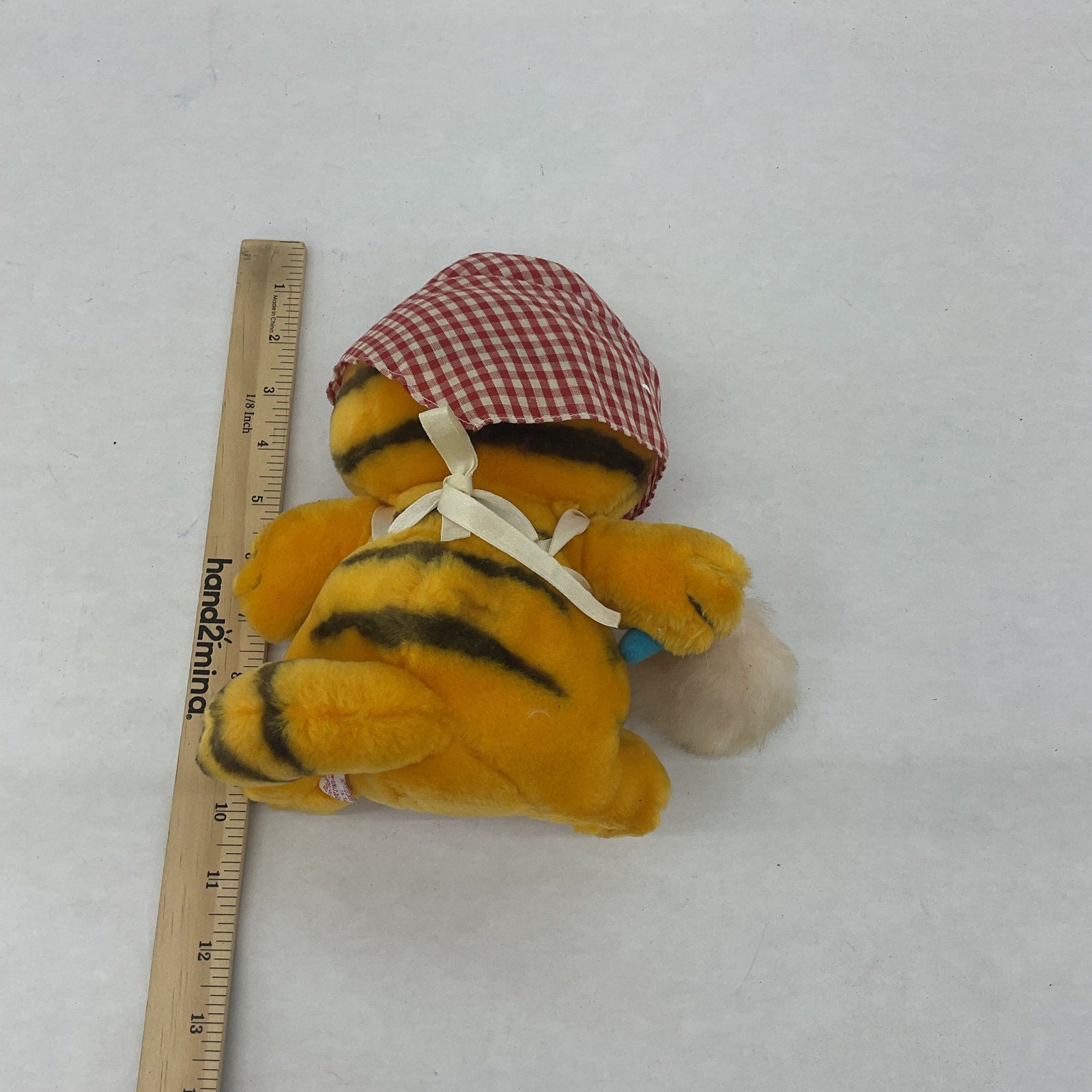 Vintage 1980s Preowned Dakin Garfield I DON'T DO WINDOWS Maid Cleaning Plush Toy - Warehouse Toys