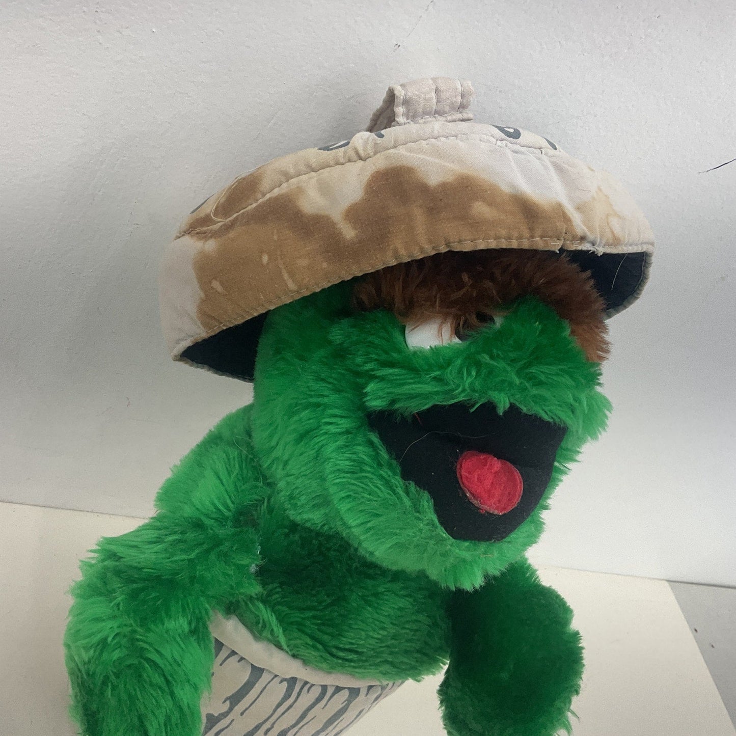 Vintage Applause Sesame Street Muppet Oscar The Grouch Trash Can Lid Plush - Warehouse Toys