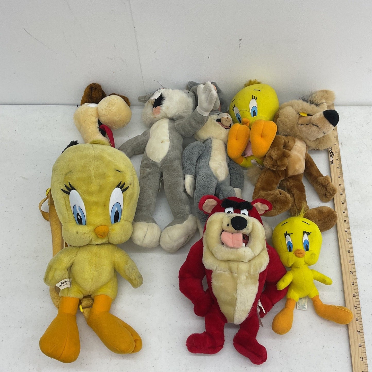 Vintage Looney Tunes Odie Wile E. Coyote Tweety Bird Bugs Bunny Plush Dolls Used - Warehouse Toys