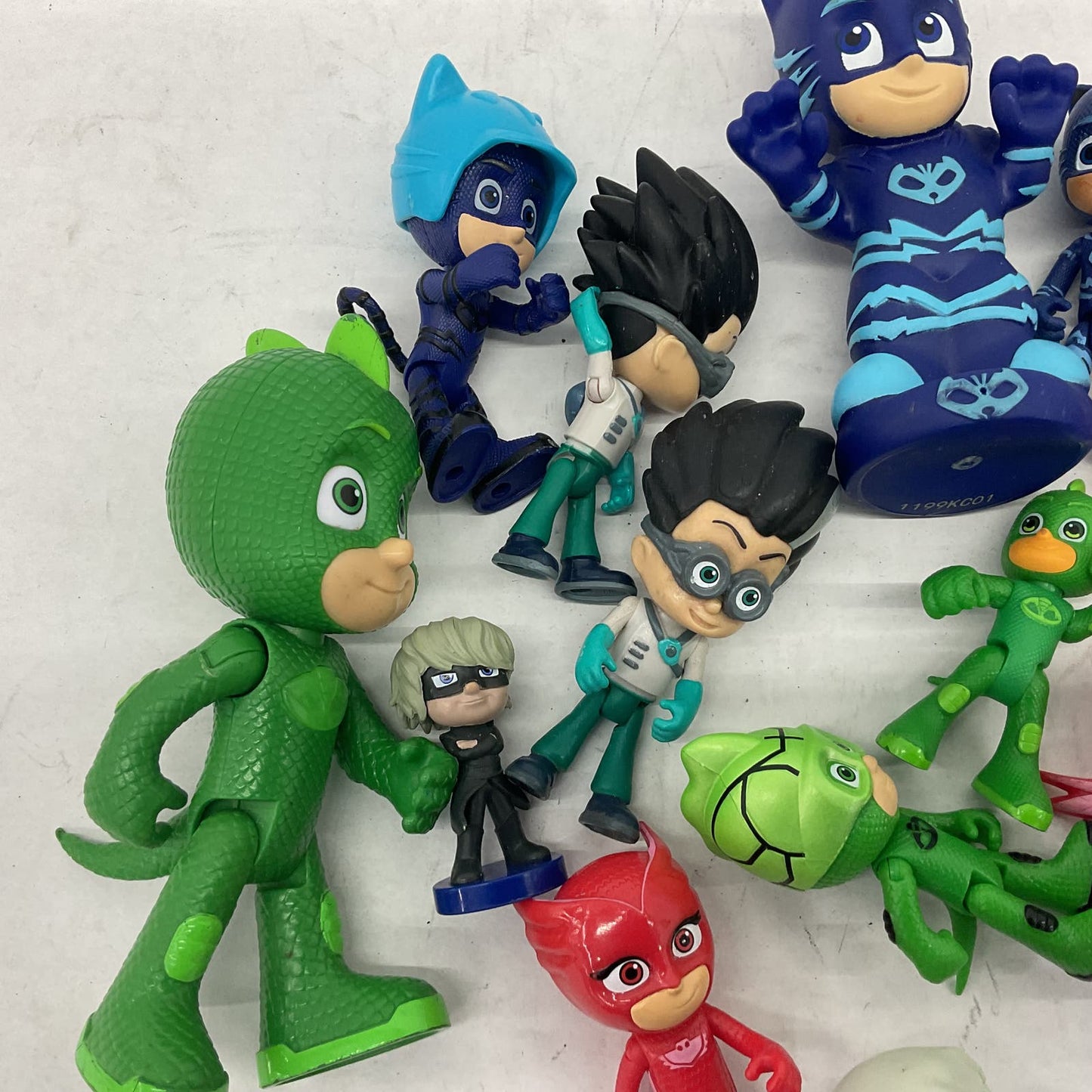 10 Pounds PJ Masks Action Figure Lot Red Green Blue Wholesale - Warehouse Toys