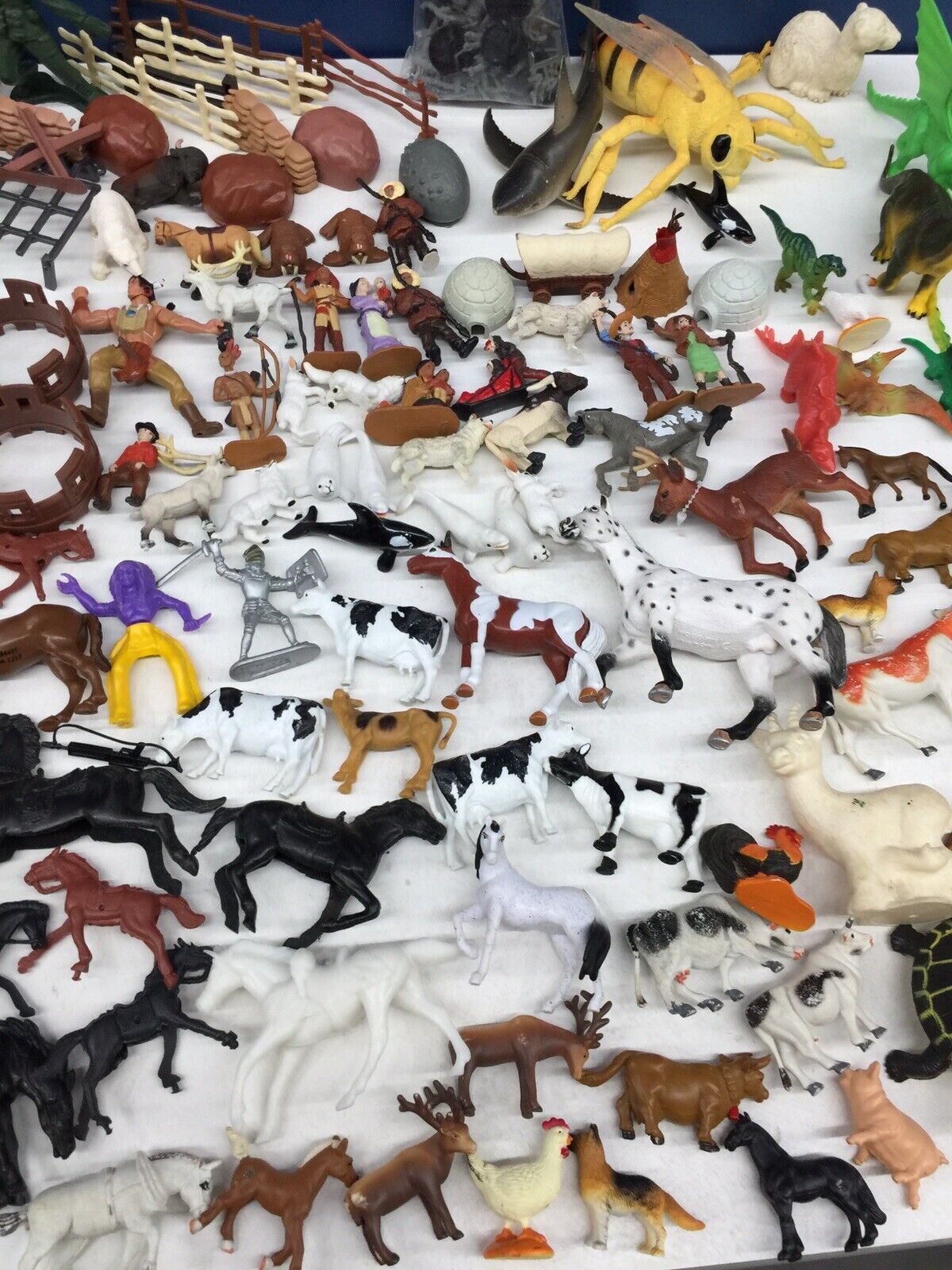 10 Pounds Toy Lot Plastic Animals Army Men Cowboys Horse Pig Tiger Bear Zoo  Cow - Warehouse