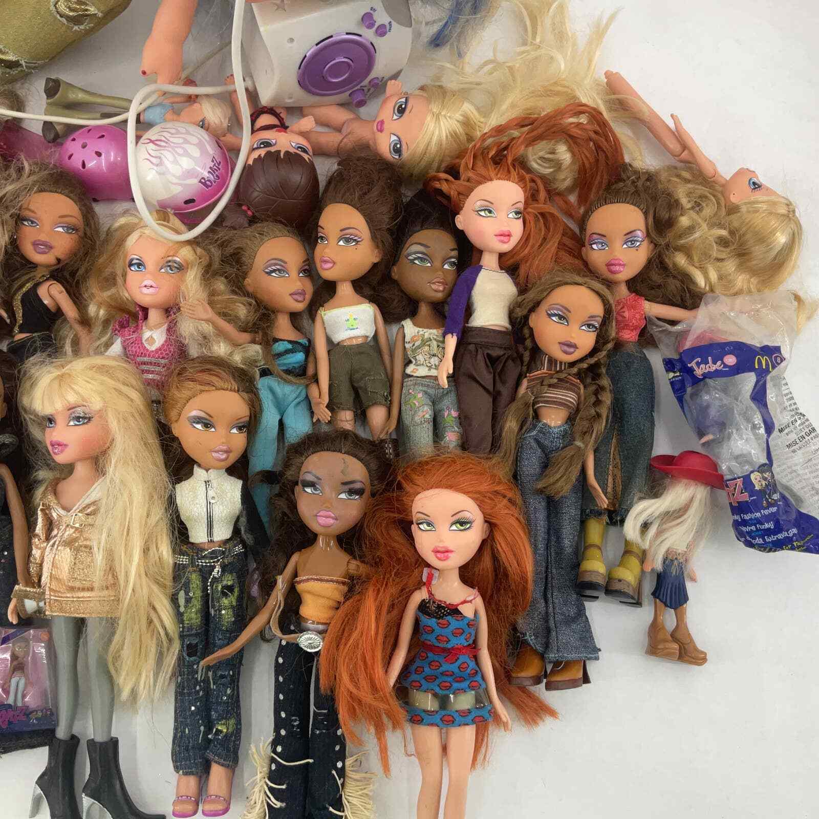 Y2K LOT of 25 Bratz MGA Fashion Dolls Jade Chloe Yasmin Sasha Collectible  Toys - Warehouse Toys