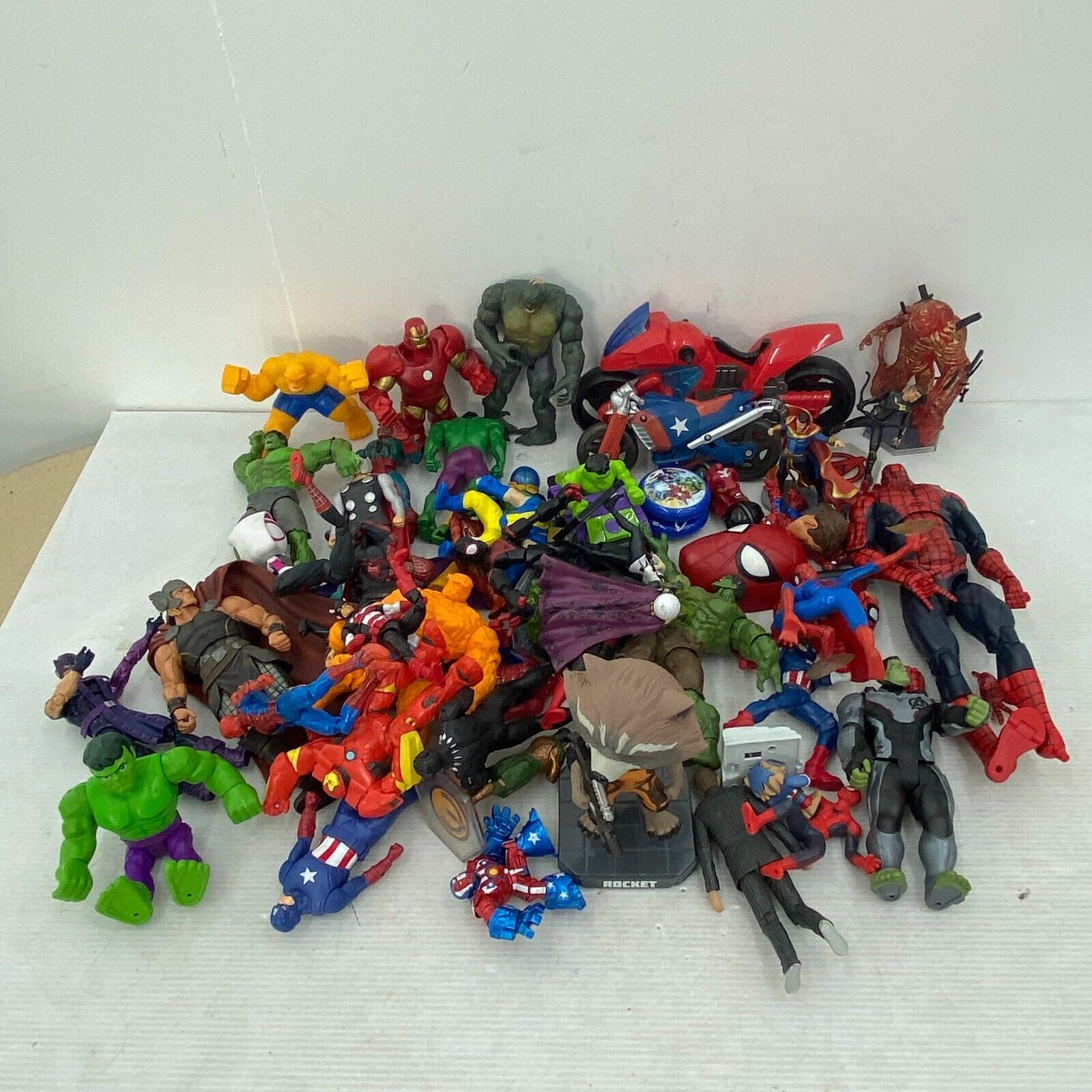 LOT 10 lbs Mixed Super Heroes Villains Marvel Spiderman Hulk Action Figure Toys - Warehouse Toys