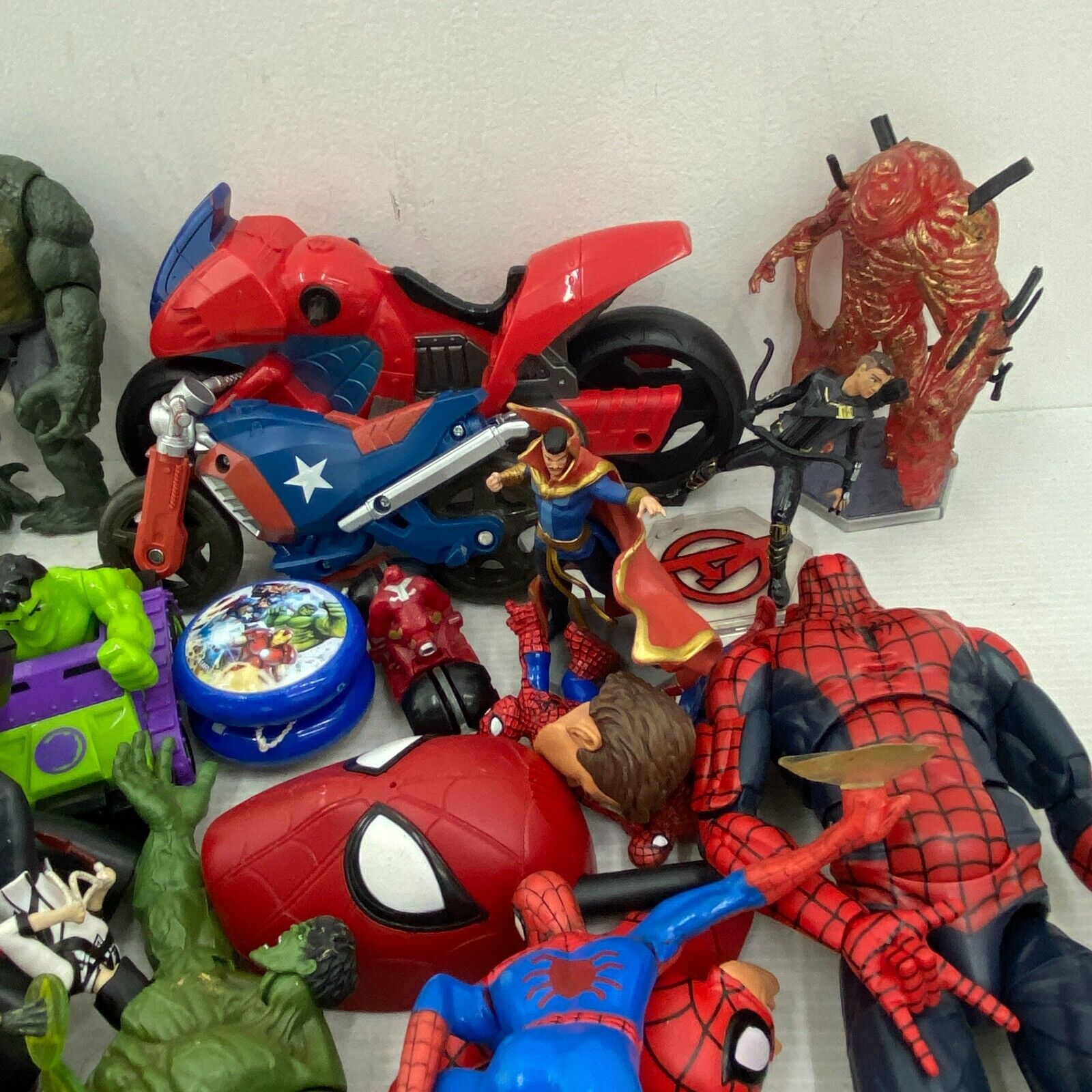 LOT 10 lbs Mixed Super Heroes Villains Marvel Spiderman Hulk Action Figure Toys - Warehouse Toys