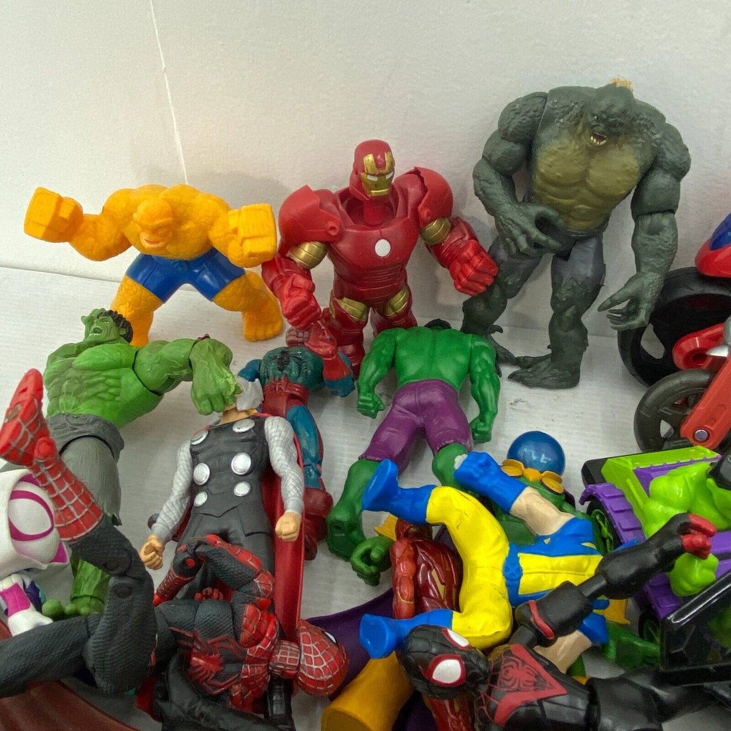 LOT 10 lbs Mixed Super Heroes Villains Marvel Spiderman Hulk Action Figure Toys - Warehouse Toys